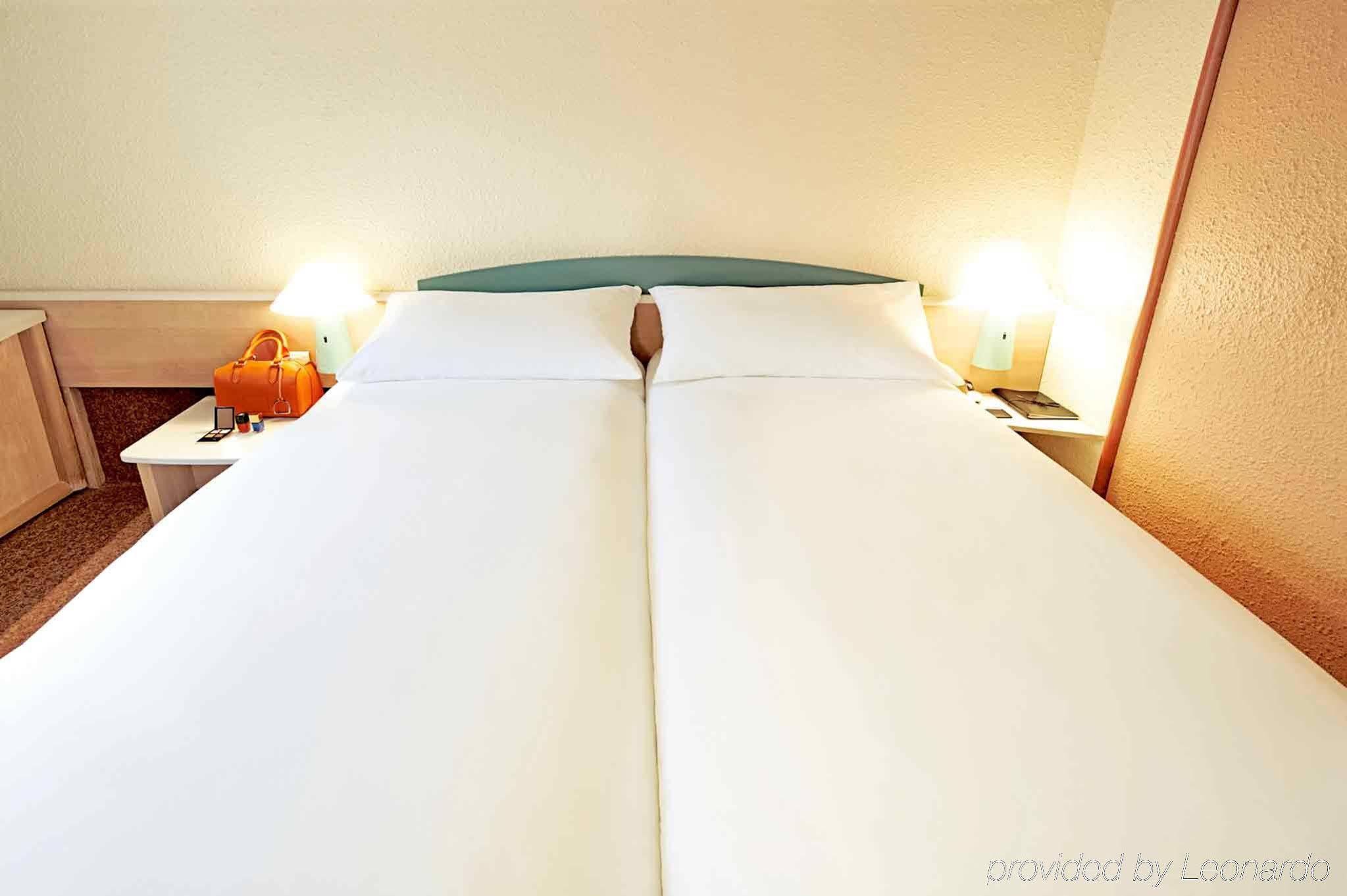 Ibis Budget Caen Porte De Bretagne Bretteville-sur-Odon Exterior foto